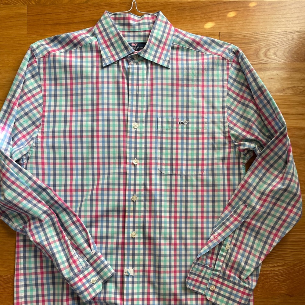Men’s Vineyard Vines Button Down size Small
